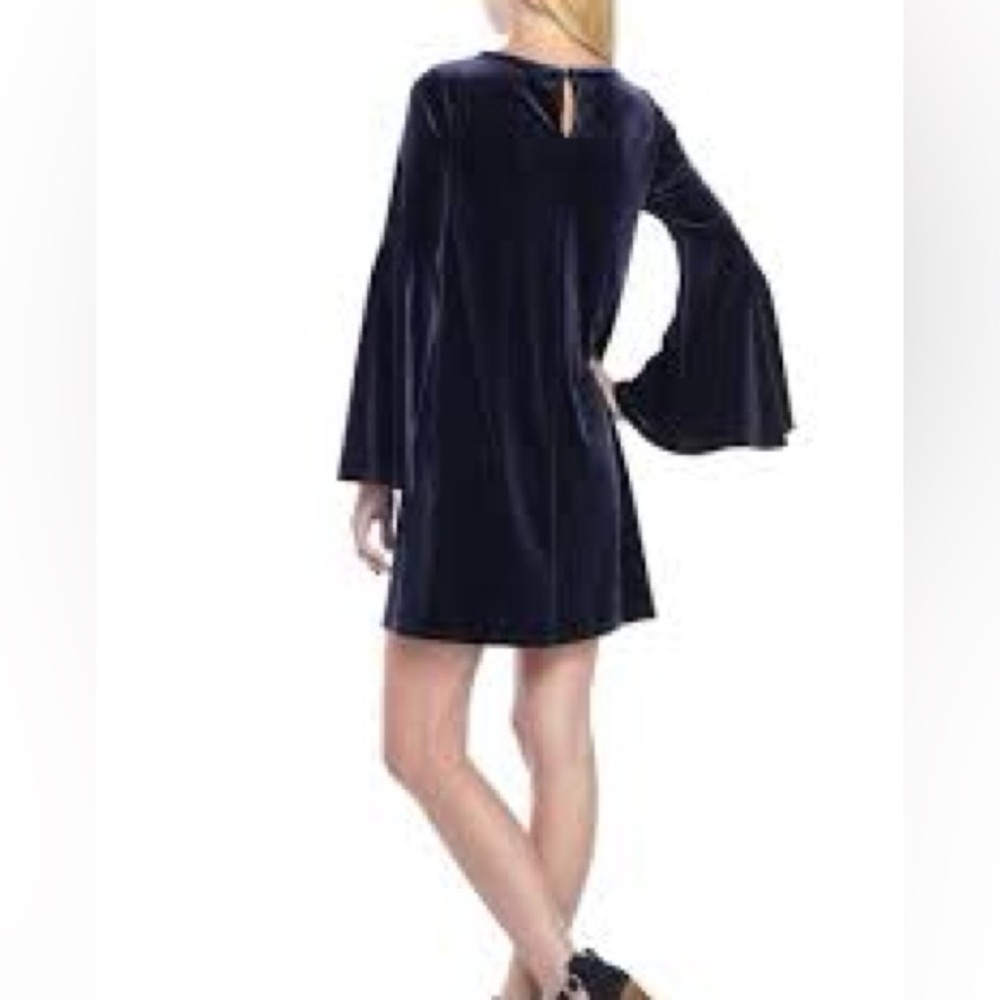 Crown & Ivy Navy Velvet Bell Sleeve Shift Dress – Size L, NWT